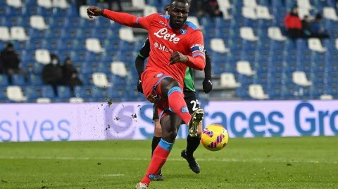 意甲经典回顾：绿巴萨的顽强，那不勒斯从两球领先到补时绝平被吹