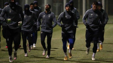 欧冠寒战：基辅迪纳摩冰上砺兵，静待小组赛终极对决