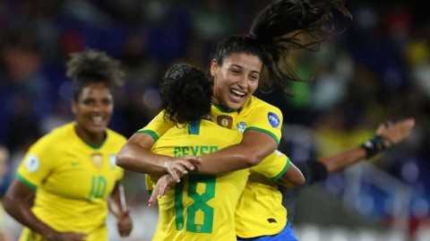 绿茵桑巴舞动哥伦比亚 巴西女足六球奏凯昂首晋级
