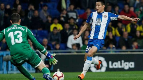 武磊重返西甲首发屡失良机，间接建功难救主，西班牙人憾平赫塔菲