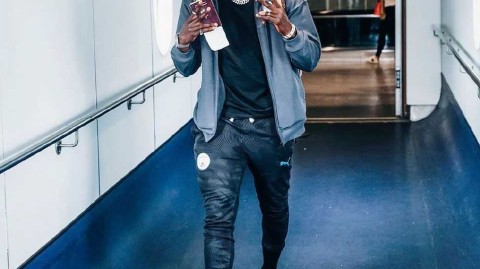 快乐足球远征乌克兰！曼城众将赛前变身“行走的表情包”