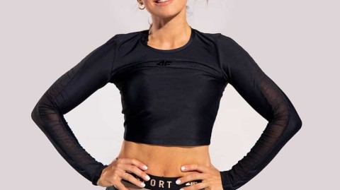 健身与力量之美：安娜·莱万多夫斯卡的坚韧与优雅