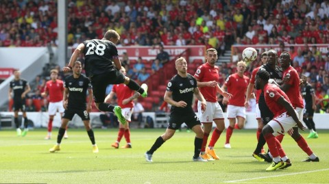 英超回归城球场雨战 森林守护百年主场荣耀