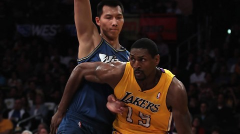 时光回溯：回顾经典对决中的巨星闪耀时刻