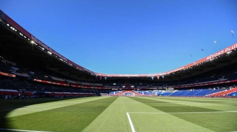 空荡看台的无声呐喊：王子公园球场疫情下的特殊记忆