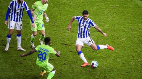 柏林奥林匹克球场的激烈对峙，赫塔与狼堡各取一分