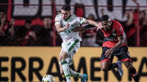 巴西戈亚尼亚的绿茵夜晚戈亚尼恩斯竞技憾负米内罗美洲