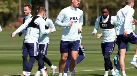 蓝狐赛季尾声的拼搏身影莱斯特城备战英超关键补赛