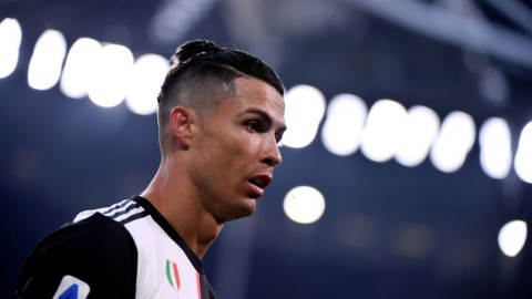 葡萄牙天王闪耀都灵，C罗意甲首帽助尤文图斯大胜卡利亚里