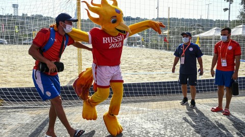 莫斯科沙场点兵，火鸟热舞助威：俄罗斯沙滩足球世界杯赛前训练直击