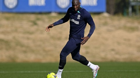 蓝黑军团科莫湖畔秣马厉兵