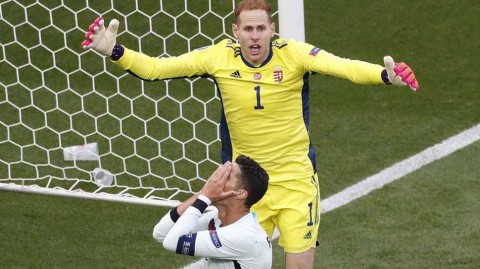 欧洲杯梦幻影像：亚平宁的蓝色荣耀与不列颠的夏夜之泪