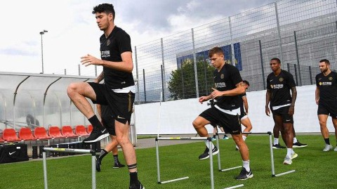 决战前夕，蓝黑之心：国米将士在科隆的最后一舞