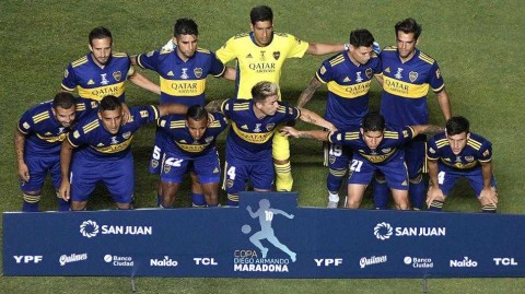 泪水与荣耀：马拉多纳杯决赛，博卡青年在迭戈注视下加冕阿根廷之王