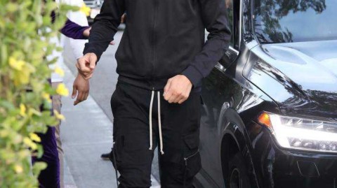 洛杉矶街头最后的神迹：伊布告别前与狂热球迷的深情互动