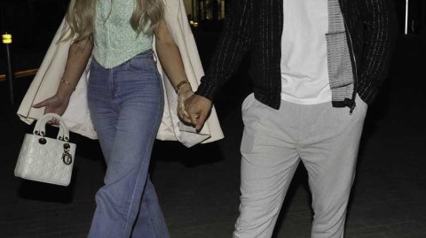 绿茵情缘：曼彻斯特夜色中的甜蜜约会