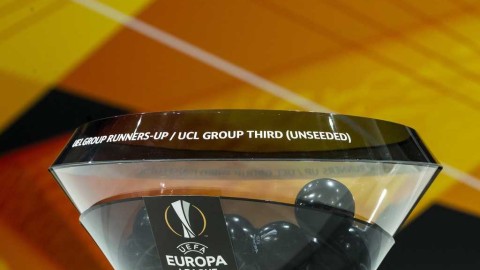 疫情下的欧洲足球停摆：欧冠与欧联决赛的无奈推迟