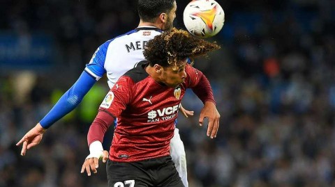 皇家社会主场与巴伦西亚互交白卷，激烈对决红黄牌满天飞