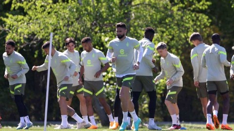 红黑军团决战前最后的宁静 米兰内洛见证欧冠雄心