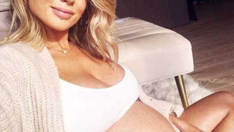 曼联铁汉柔情，冰美人娇妻玛雅以妊娠纹为傲谱写生命赞歌