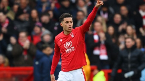 英超保级战火约翰逊两度救主 诺丁汉森林主场力平埃弗顿