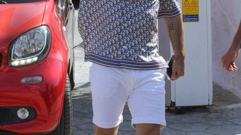 米克诺斯岛上的爱恋，阿奎罗与女友索菲亚谱写夏日恋曲