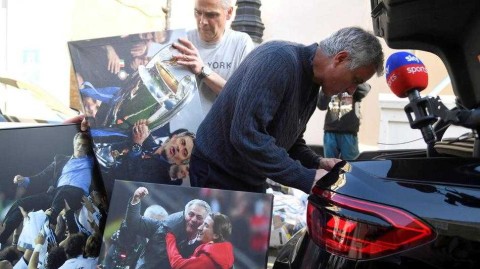 狂人卸甲仍怀傲骨，穆里尼奥携荣耀归家