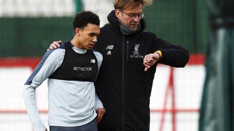 利物浦铁闸客串门将秀神技 范迪克洛夫伦训练场玩出花