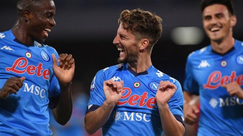 蓝衣风暴席卷圣保罗，那不勒斯六球狂胜热那亚强势登顶