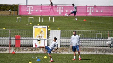 疫情下的绿茵归来：拜仁慕尼黑拉开社交距离训练序幕