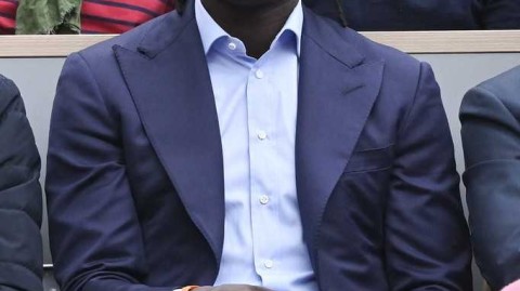 法网包厢里的“黑豹”：戈米严肃观战，难掩昔日锋线悍将的荣光与落寞