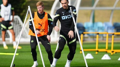 曼城全队训练备战英超关键战役