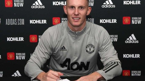 曼联官宣与“孩子”迪恩·亨德森续约至2025年 红魔门将位置迎来甜蜜烦恼