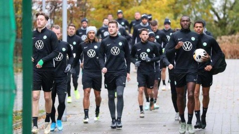 狼堡深秋备战欧联杯 全队合力磨砺剑指小组赛关键战