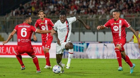 红黑军团点球险胜蒙扎 首届贝卢斯科尼杯定格经典