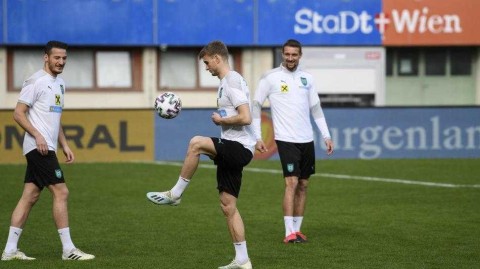 战前低语：奥地利维也纳的绿茵诗篇，镜头下的世预赛备战瞬间