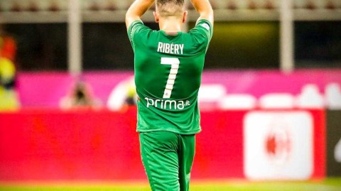 三十六岁传奇闪耀圣西罗 里贝里征服AC米兰球迷