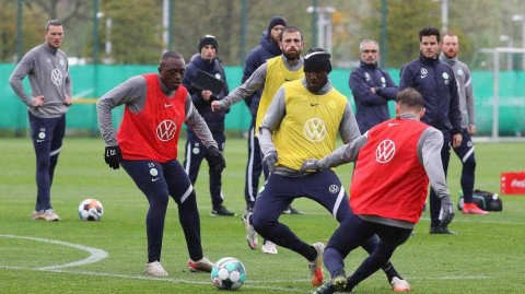 狼堡冲刺最后时刻：德甲第33轮赛前备战直击