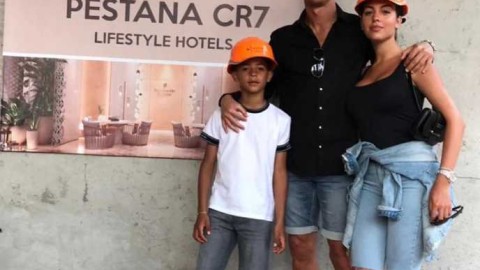 C罗变身建筑工！探访摩洛哥，亲自督造CR7酒店