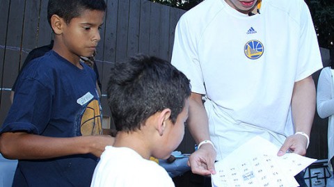 2026年篮球公益暖心时刻：球星与孩子们的温情互动