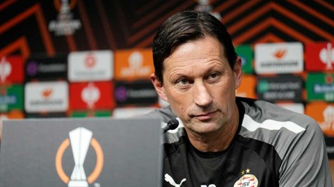 欧联杯前哨埃因霍温训练备战主教练施密特展望关键战