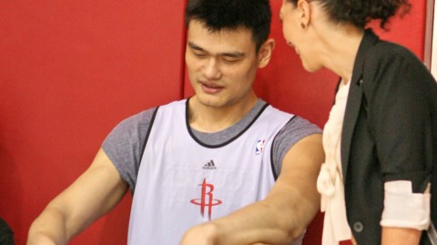 备战G2火箭训练营气氛火热，杜兰特复出在即与范乔丹场边献策