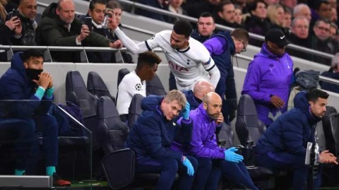 天才陨落之夜：阿里怒摔球鞋背后，是穆帅失望眼神与一个被浪费的空门