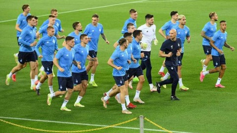 欧冠生死战前最后一练，基辅迪纳摩全员静待诺坎普的挑战