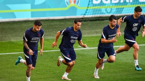 直击：高卢雄鸡匈牙利备战 格列兹曼笑容背后的欧洲杯关键战役