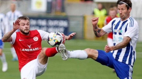 欧冠烽火中的希望与遗憾：拉恩与赫尔辛基的绿茵激战