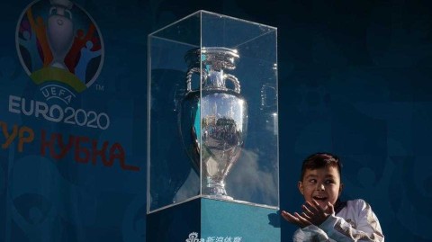 欧洲杯荣光闪耀莫斯科 特雷泽盖与瑟乔夫共掀足球热浪