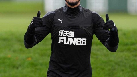 喜鹊展翅圣詹姆斯公园 铁闸回归与红魔曼联的宿命对决