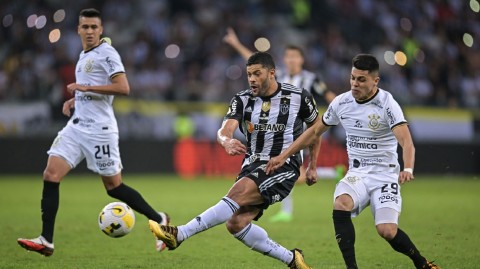 绿茵烽火：科林蒂安客战逆转米内罗竞技纪实