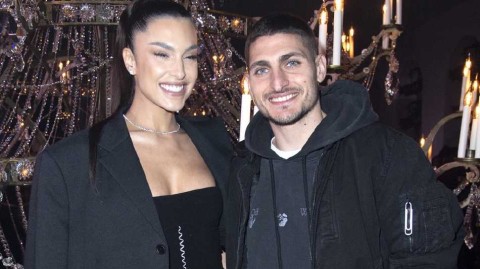 绿茵中场大师与爱侣的时尚之约 巴黎光影间尽显深情